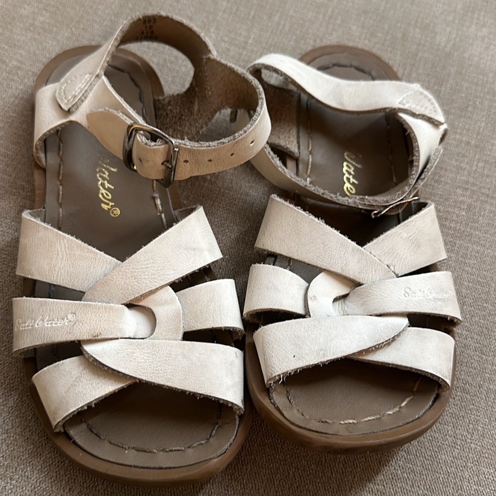 Saltwater sandals white